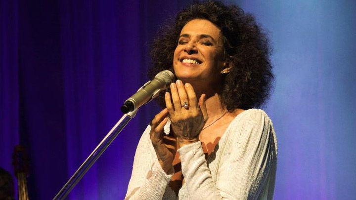 Cantora Simone se apresenta em Fortaleza durante o fim de semana