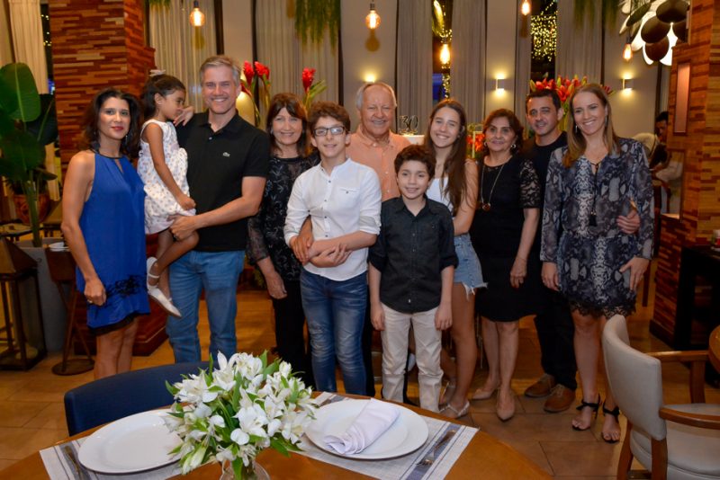 Celebration Time - Crica Bezerra de Menezes pilota a comemoração de 30 anos do Grupo Geppos