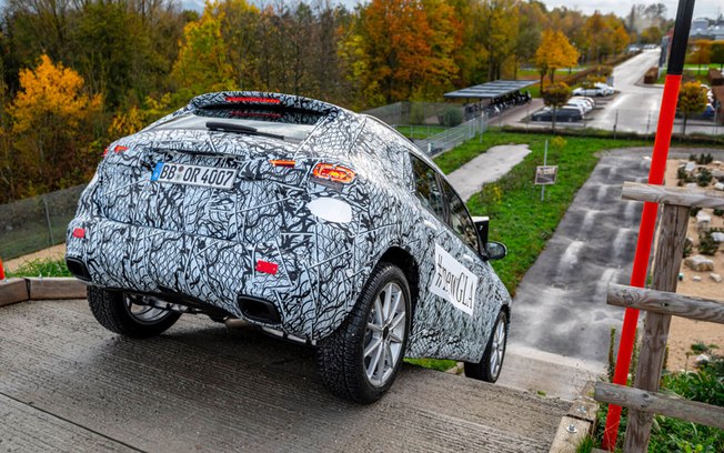 Camuflado, Mercedes-Benz “revela” GLA 2020