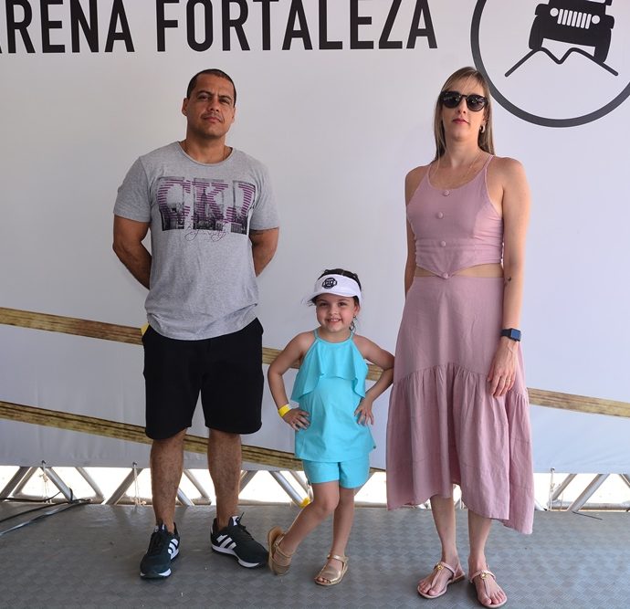 André Luiz Vasconcelos, Isís E Manoela Saunders