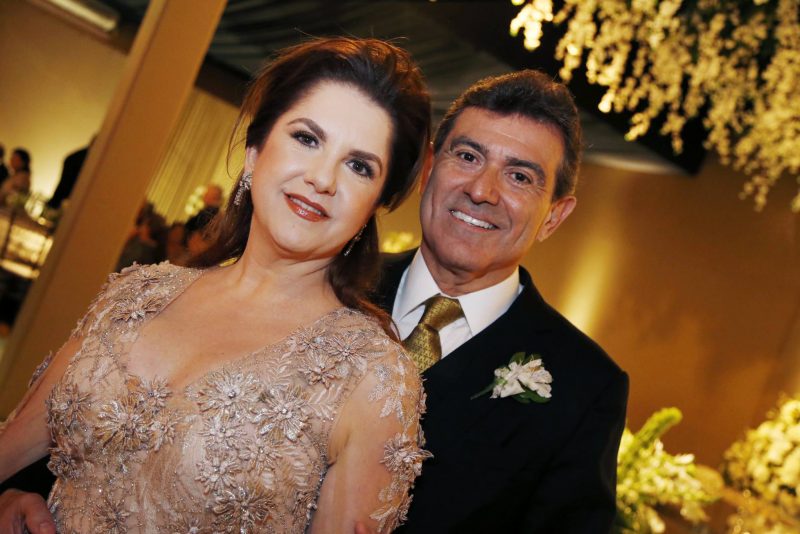 Chuva de Arroz - Como reza a tradição católica, Rayssa Cavalcante e Alexandre Ary Pereira tornam-se marido e mulher