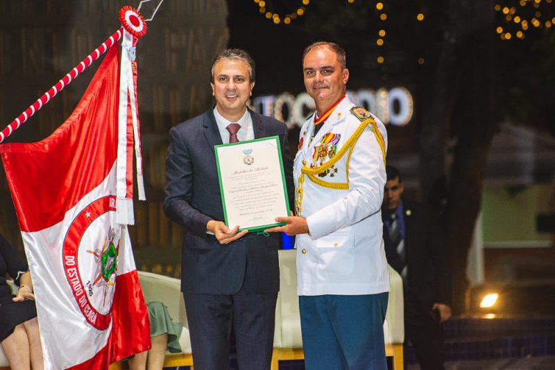 Reconhecimento - Governador Camilo Santana homenageia importantes personalidades com a Medalha Abolição