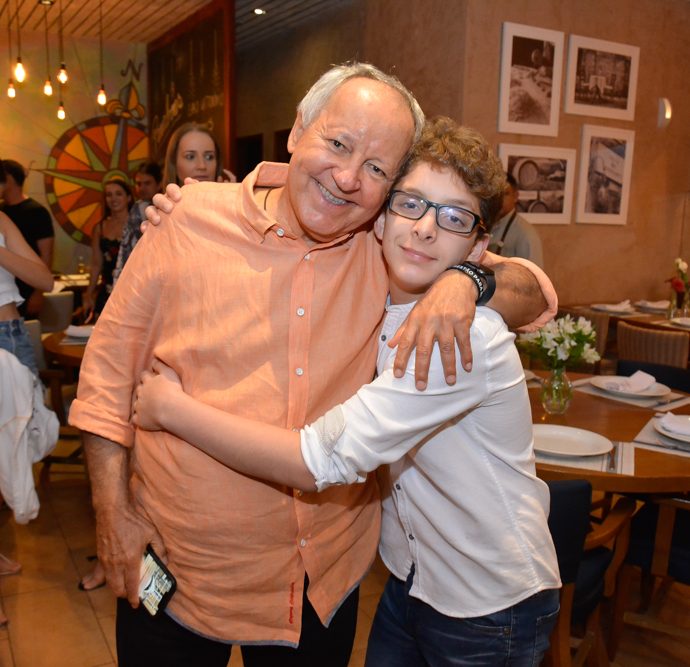 Crica Bezerra De Menezes E Nicolas Martins