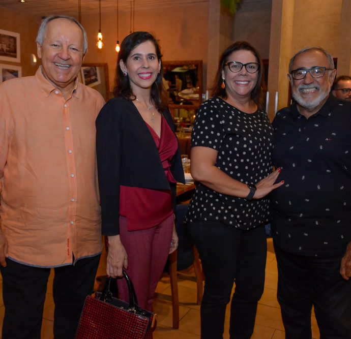 Crica Bezerra De Menezes, Mariela Dourado E Monica E Josiaa Alves