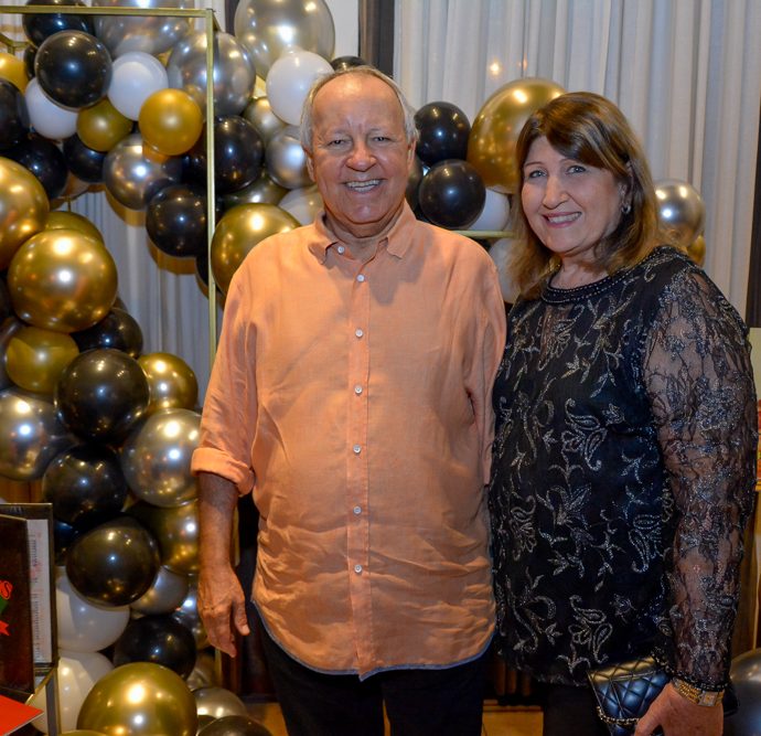 Crica E Vania Bezerra De Menezes