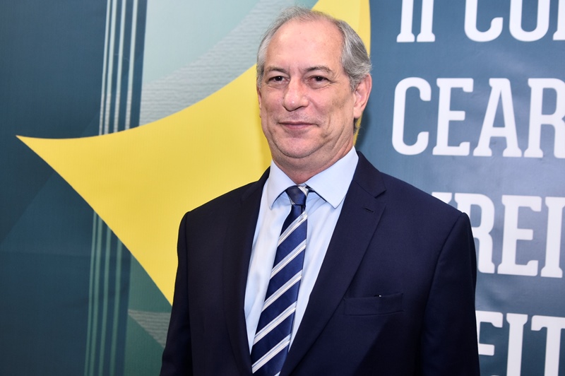 Hoje é dia de abraçar Ciro Gomes