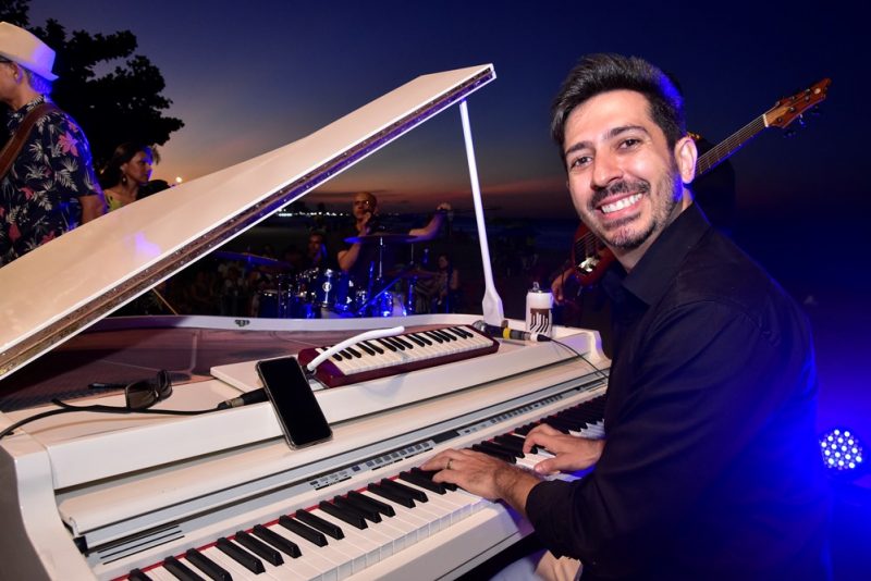 Sunset - Projeto Por do Sol reúne Felipe Adjafre, Gustavo Serpa, Liduína Lima e Zé da Zefa no Mucuripe