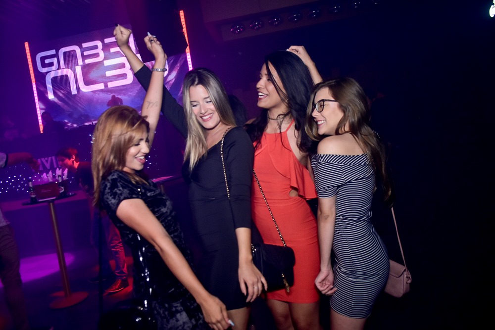 Boate Living aquece o fim de semana com muito house music