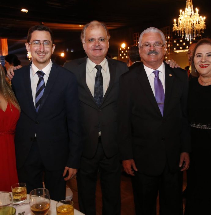 Itala E Roberto Victor Ribeiro, Alves Neto, Victor E Viviane Frota