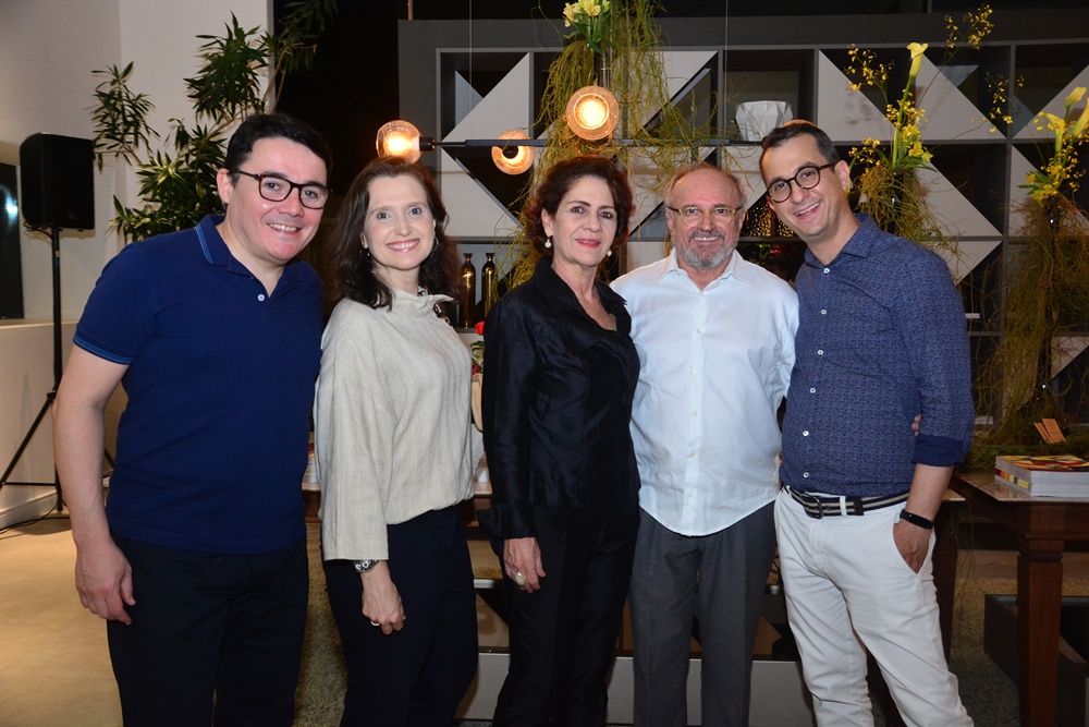 Com homenagem a Estrigas, Lília Quinderé apresenta a nova edição da Revista Arte