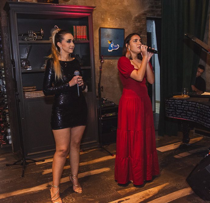 Livia Granjeiro E Esther Praxendes 