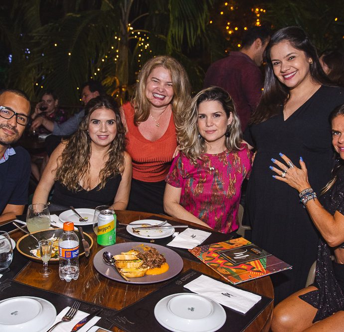 Luis Carlos, Michele Ferreira, Viviane Ferreira, Juliana Saraiva E Marina Castro