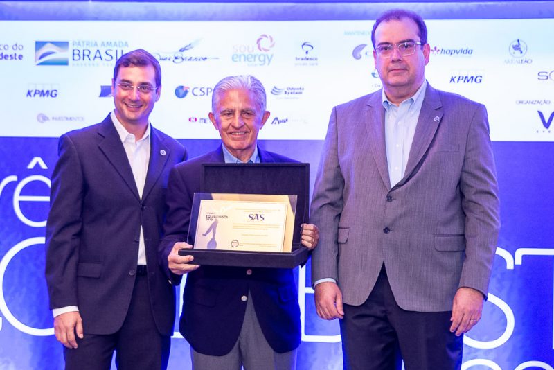 EXECUTIVO DO ANO - Em noite prestigiada no Gran Marquise, Severino Ramalho Neto é agraciado com o Troféu Equilibrista 2019