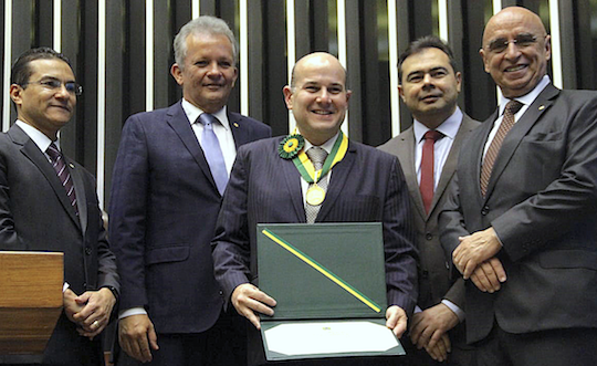 Roberto Cláudio agraciado com Medalha do Mérito Legislativo