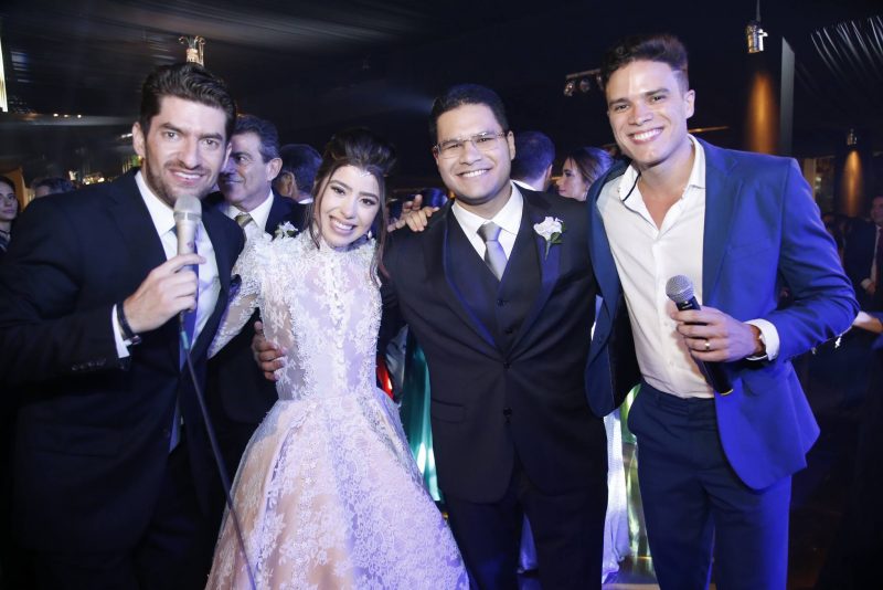 Chuva de Arroz - Como reza a tradição católica, Rayssa Cavalcante e Alexandre Ary Pereira tornam-se marido e mulher