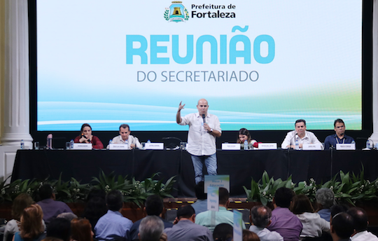 Roberto Cláudio discute gestão e planejamento com o secretariado