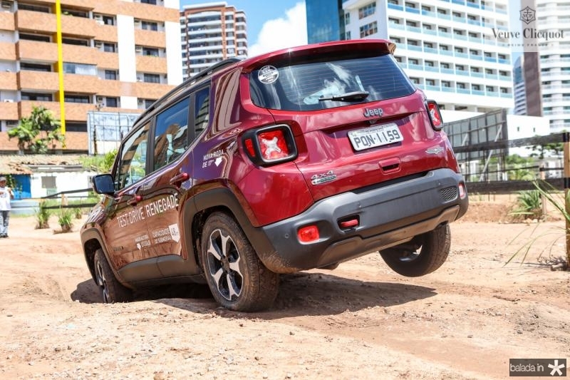 Newsedan ataca de Arena Jeep de novo e espera sacudir a cidade com Compass, Renegade e Cia!