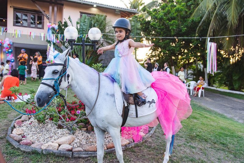 Sophia Party - Herdeira de Maryanna Canamary e Idezio Rolim, Sophia sopra sua quarta velinha