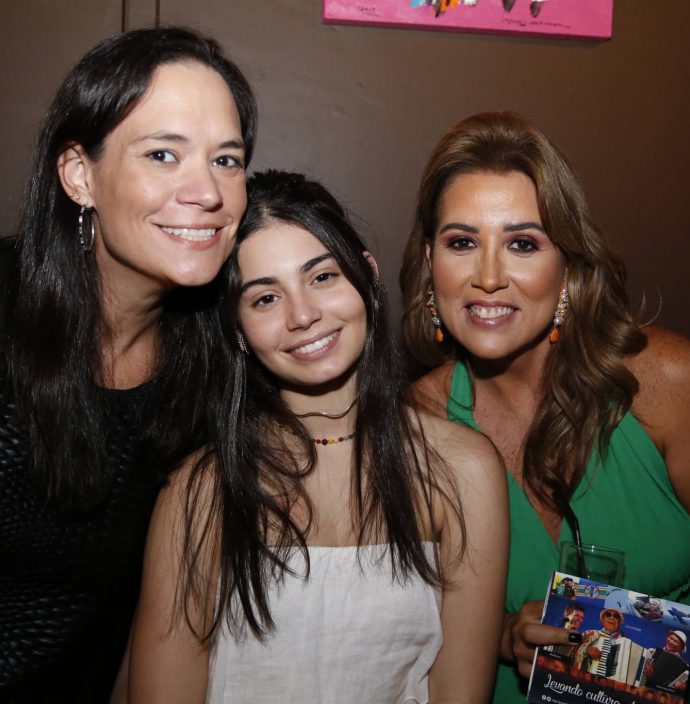 Andrea Campos, Claudia Vale E Vladia Salles