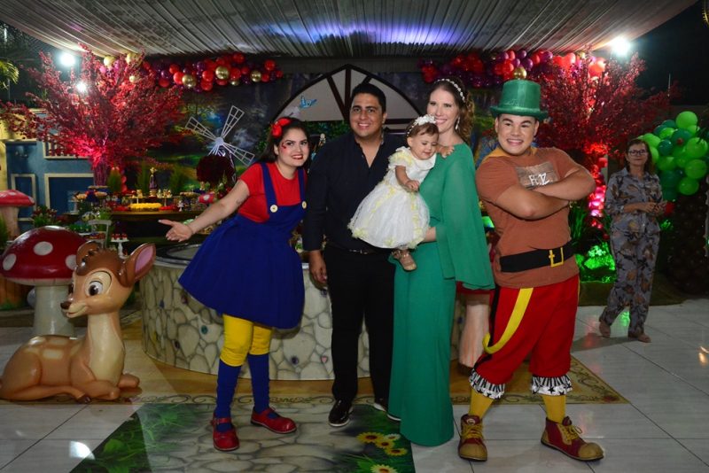 Snow Withe - Suyanne Bessa e Adriano Romero celebram o primeiro aninho de Maria Fernanda