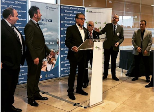 Arialdo Pinho vai ao lançamento do novo voo oriundo da Espanha Arialdo Pinho vai ao lançamento do novo voo oriundo da Espanha