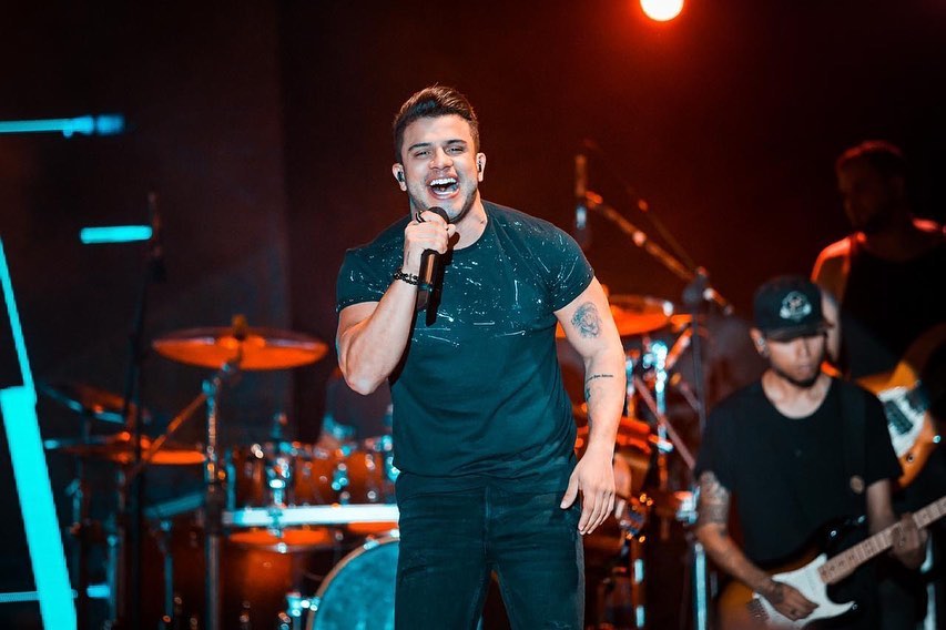 Ávine Vinny comanda baladinhas na Sunrise