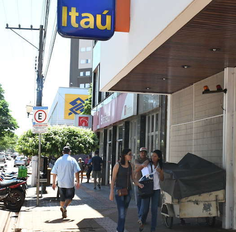 Pequenas e médias empresas obtêm R$ 40 bilhões de crédito com juros baixos para manter a folha de pagamento Pequenas e médias empresas obtêm R$ 40 bilhões de crédito com juros baixos para manter a folha de pagamento