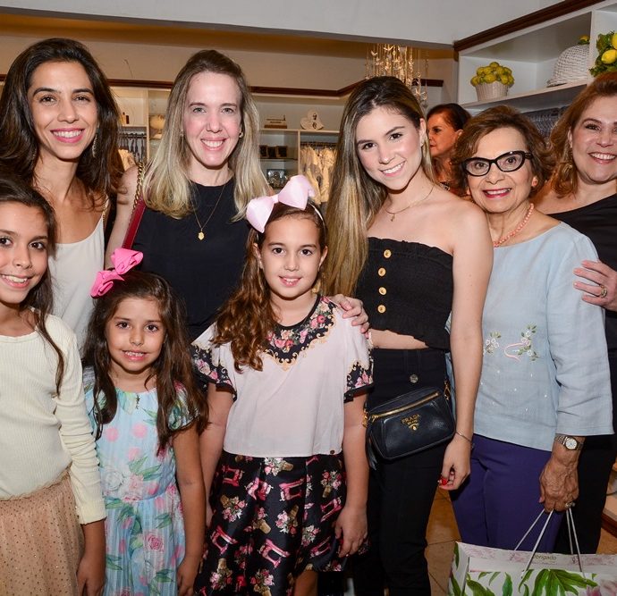 Beatriz Cavalcante, Erika Figueiredo, Mariana Pacheco, Ilma Sales, Luciana Pacheco, Celina E Helena Cavalcante E Maria Beatriz Figueiredo 
