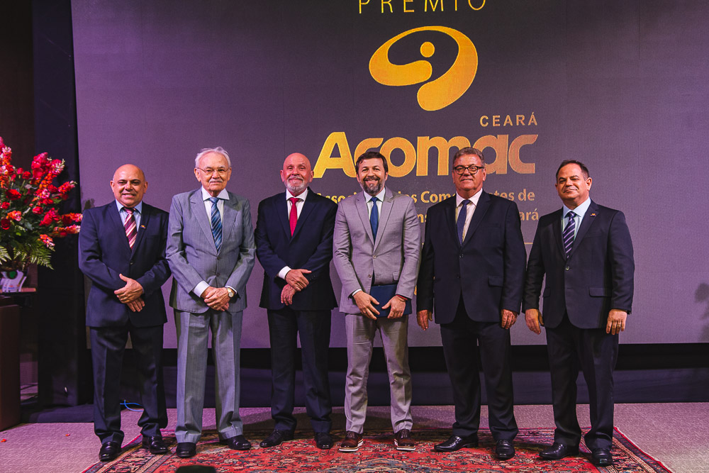 Élcio Batista é agraciado com prêmio Acomac Ceará 2019