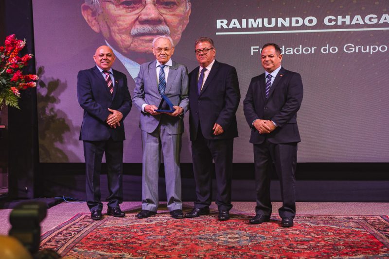 Destaque do ano - Élcio Batista é agraciado com prêmio Acomac Ceará 2019