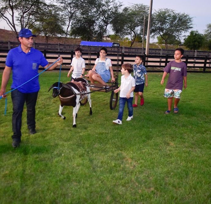 Chiquinho Feitosa Recebe Amigos Na Fazenda Boisa 