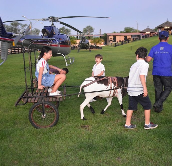 Chiquinho Feitosa Recebe Amigos Na Fazenda Boisa 