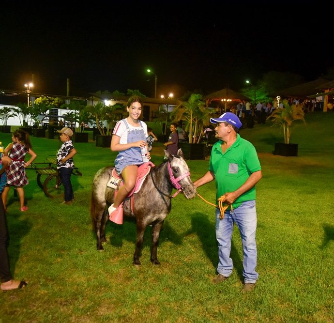 Chiquinho Feitosa Recebe Amigos Na Fazenda Boisa 