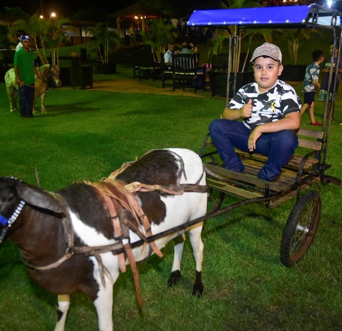 Chiquinho Feitosa Recebe Amigos Na Fazenda Boisa 
