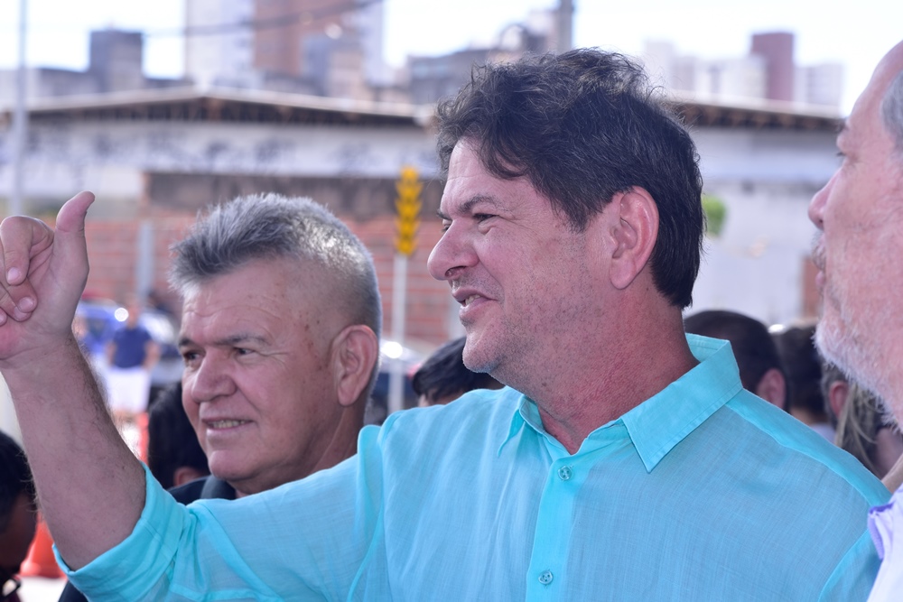 Cid Gomes e Júlio Ventura oram em Canindé
