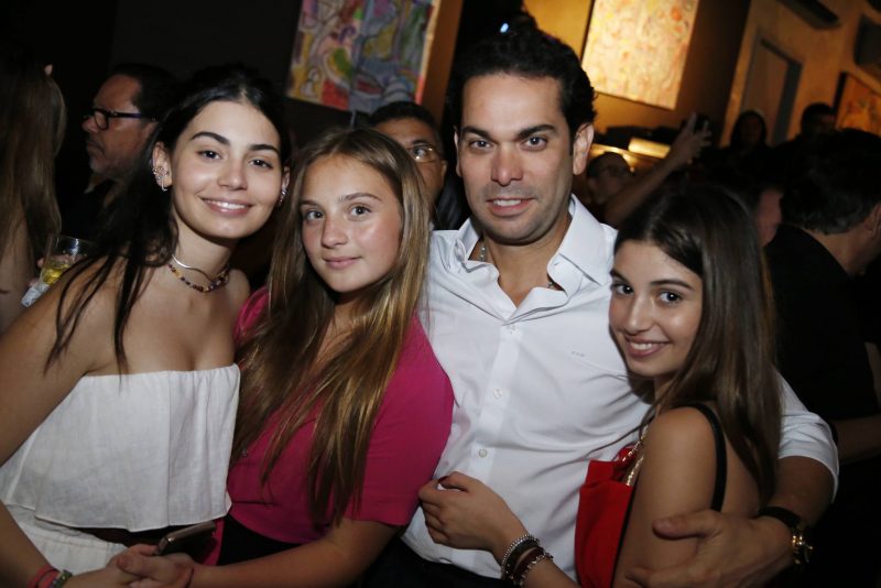 Alto Astral - Cláudio Vale pilota o Natal da CVPAR