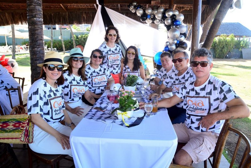 Confra dos Lojistas - Turma da arquitetura e decoração se esbalda em feijoada no Iate Clube