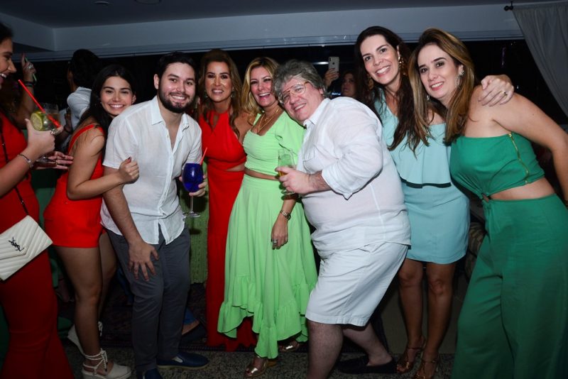 Xmas night - Ana Vladia Barreira e Cássio Sales pilotam sessão jingle bells no apê do casal