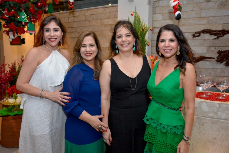 Em clima de Natal - Alexandra Pinto reúne amigas para confraternização de fim de ano em seu elegante endereço