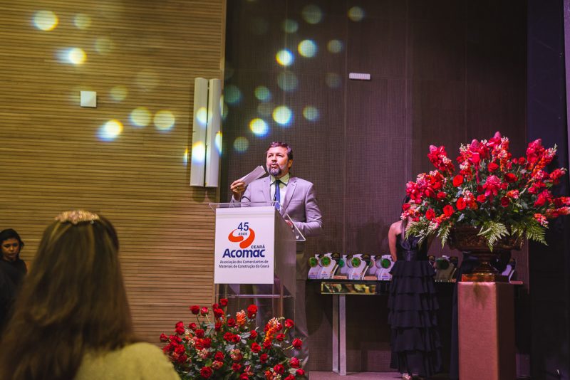 Destaque do ano - Élcio Batista é agraciado com prêmio Acomac Ceará 2019