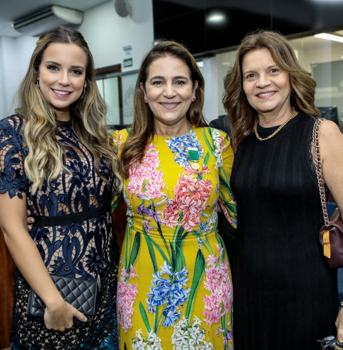 Fernanda E Patricia Macedo E Geni Correa Lima