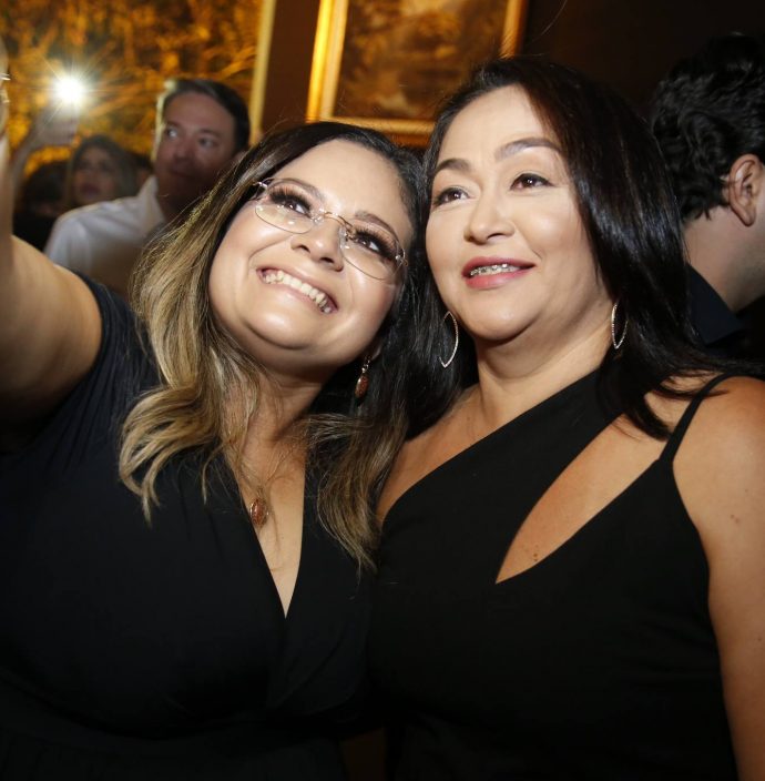 Katiana Simoes E Maria De Melo