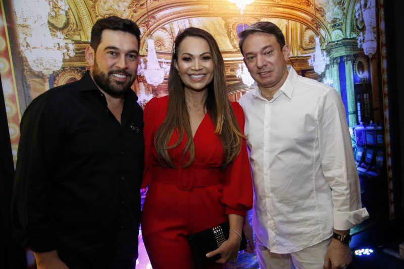 Alto Astral - Cláudio Vale pilota o Natal da CVPAR