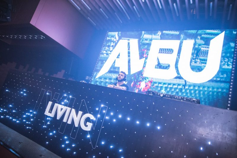 Balada - Deejays Gabriel Albu, Audax, Zelig e Sávio Machado incendeiam a pista da Living