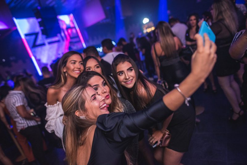 Balada - Deejays Gabriel Albu, Audax, Zelig e Sávio Machado incendeiam a pista da Living