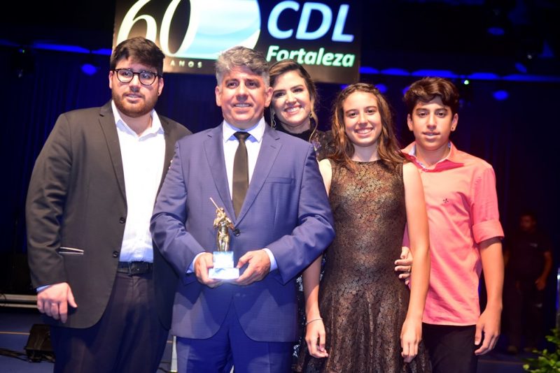 lojista do ano - CDL de Fortaleza entrega o Troféu Iracema 2019 ao empresário Wellington Holanda