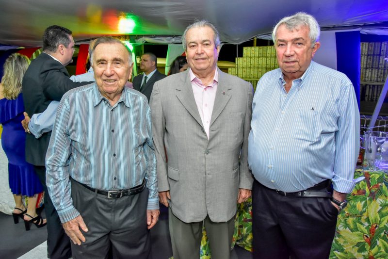 Honraria - Terceiro Distrito Naval realiza a entrega da Medalha Amigo da Marinha a bordo do Navio-escola NE Brasil