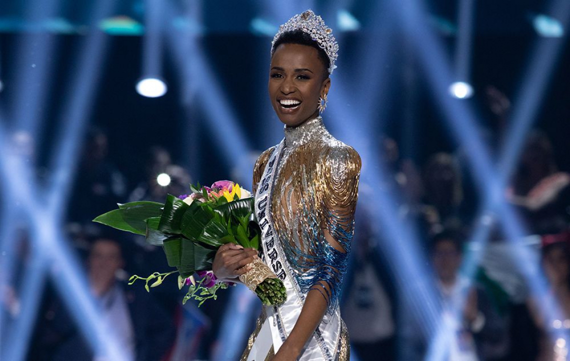 Sul-africana Zozibini Tunzi é coroada Miss Universo 2019