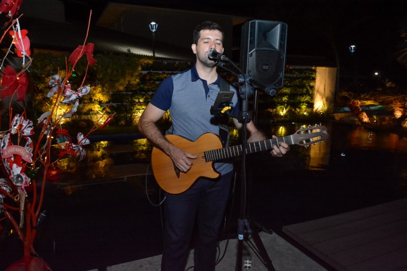 Em clima de Natal - Alexandra Pinto reúne amigas para confraternização de fim de ano em seu elegante endereço
