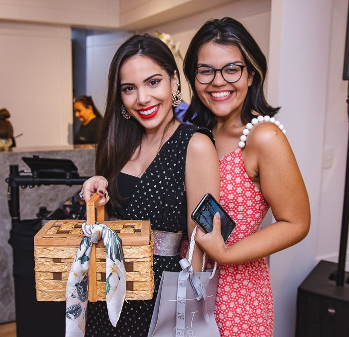 Nicole Vasconcelos E Lara Lima